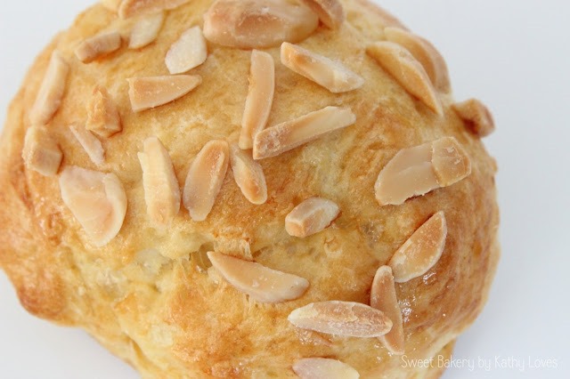 Süße Brötchen mit Mandeln - Osterfrühstück by Kathy Loves