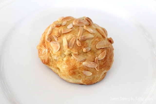 Süße Brötchen mit Mandeln - Osterfrühstück by Kathy Loves